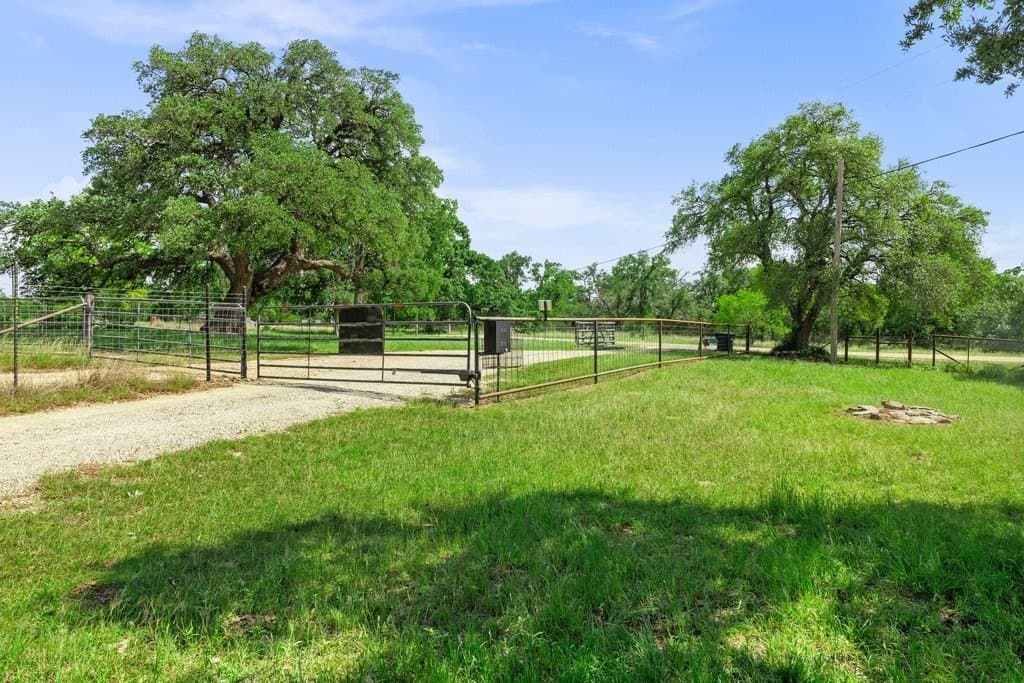 615 acres in Williamson County - photo 18