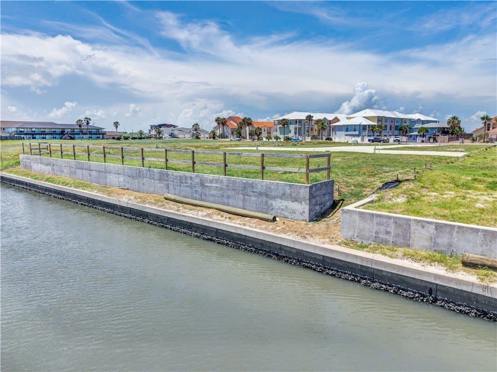 0.05 acres in Nueces County - photo 9