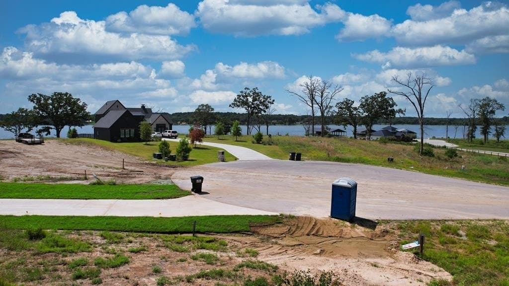 2.09 acres in Henderson County gallery image 3