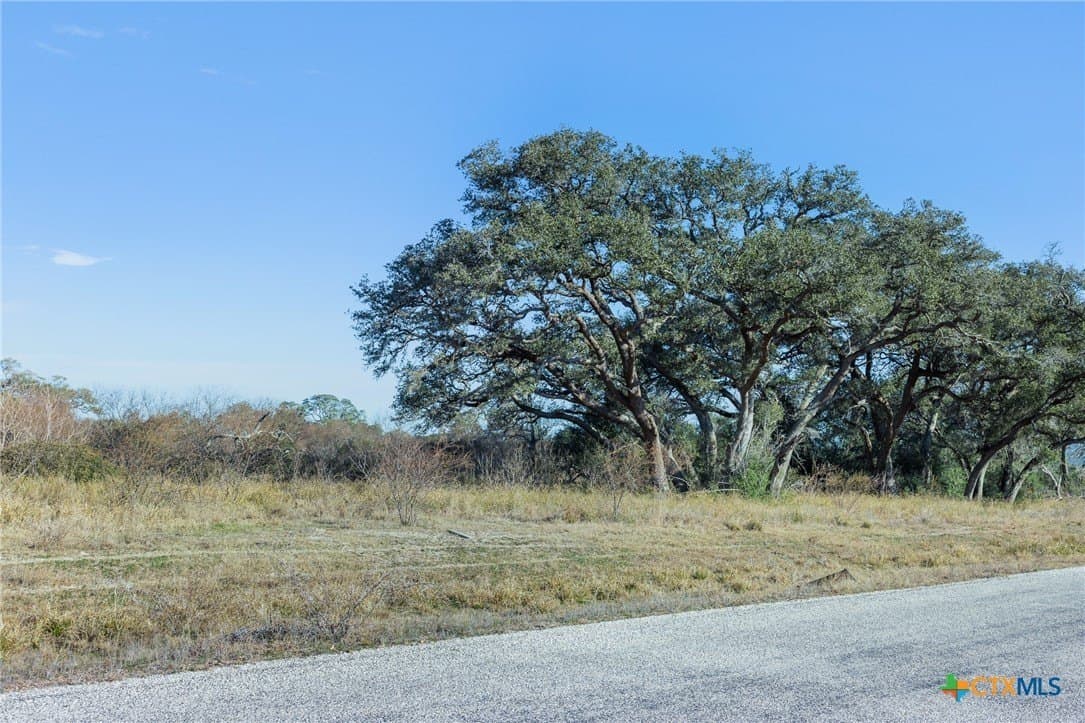 9.69 acres in Victoria County