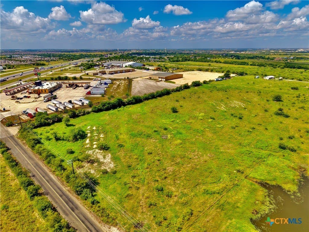 10 acres in Williamson County featured view