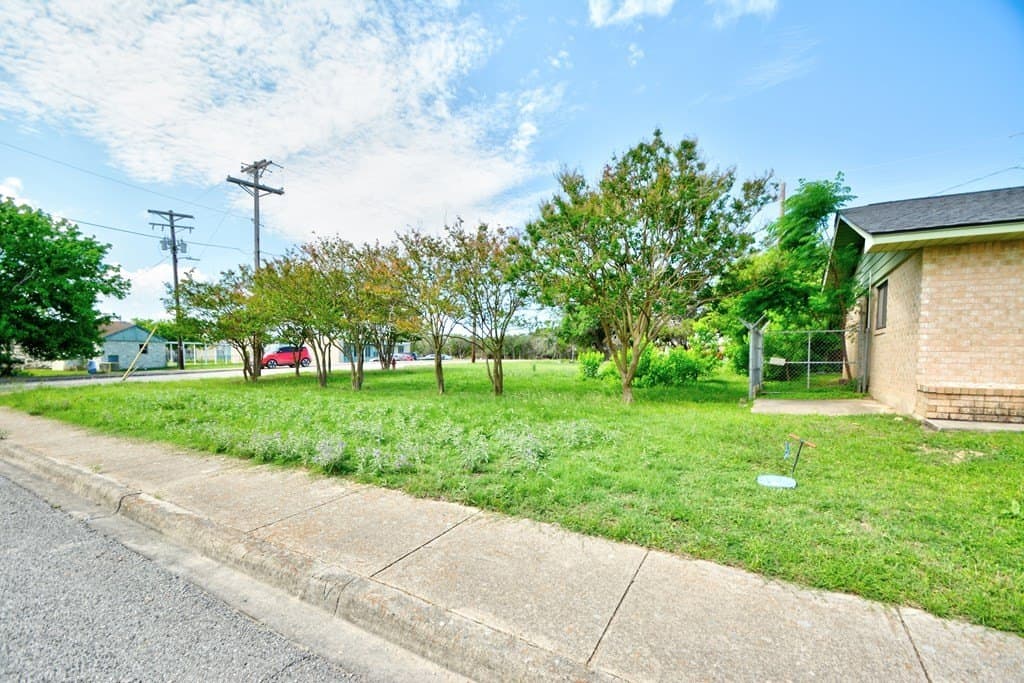 0.14 acres in Kerr County gallery image 4