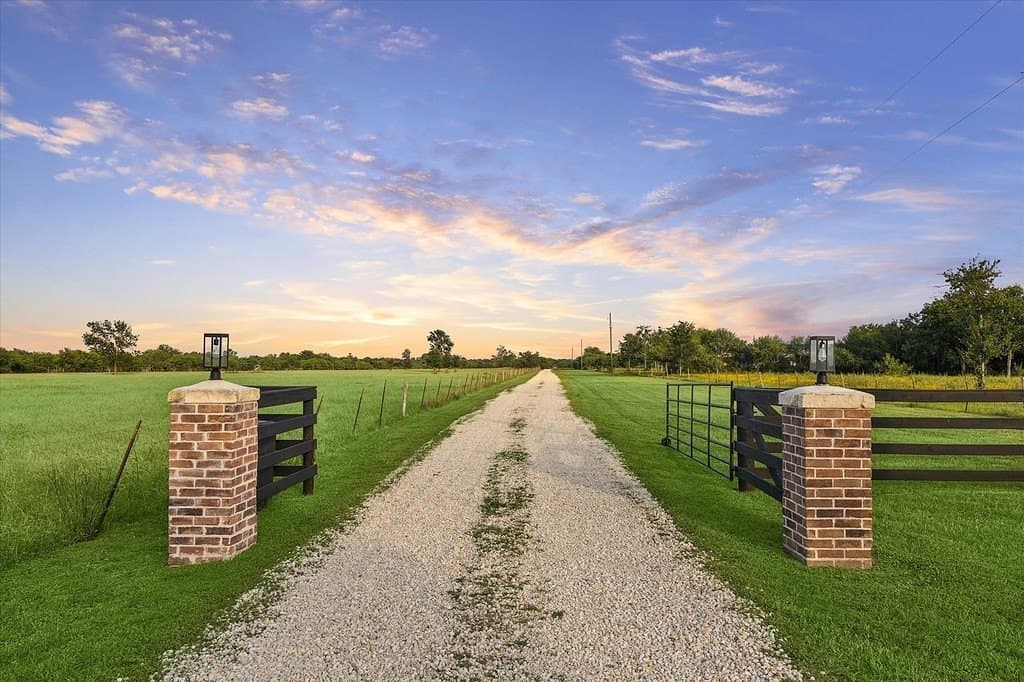 11.78 acres in Austin County gallery image 4