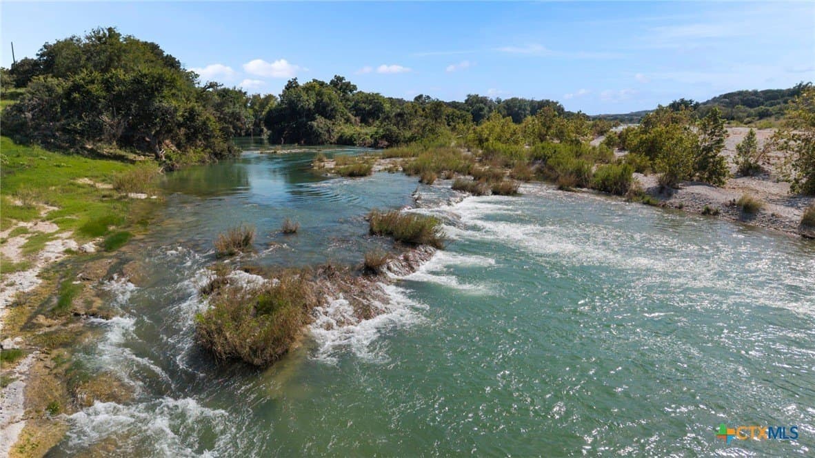 22.16 acres in Kimble County