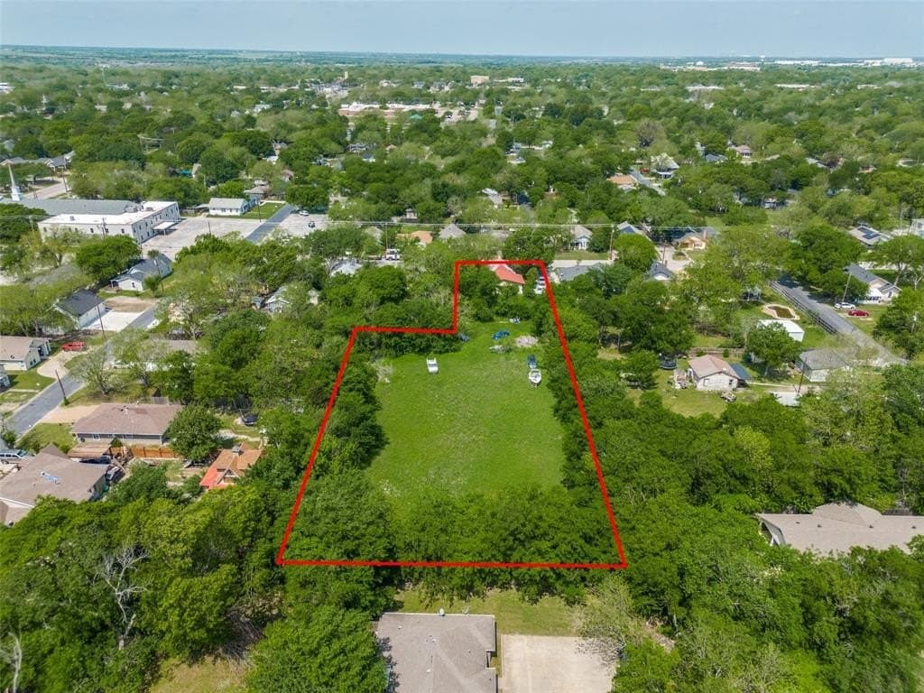 1.29 acres in Ellis County gallery image 2