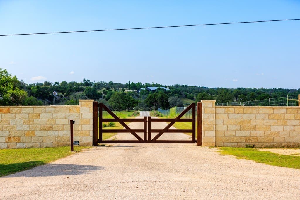 137.99 acres in Gillespie County gallery image 3