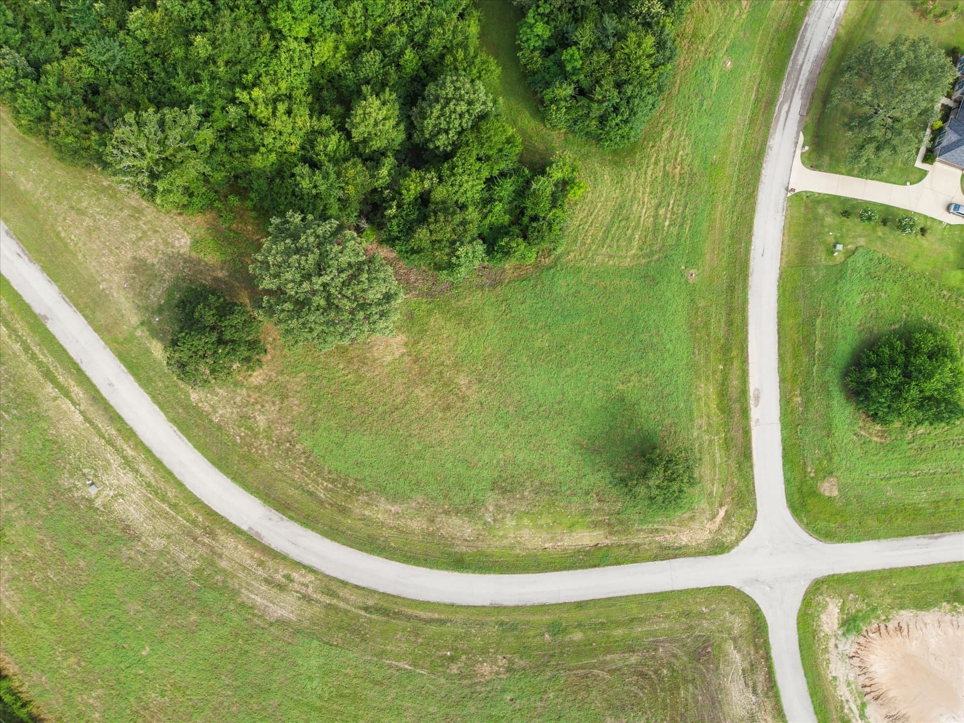 1 acres in Henderson County gallery image 2