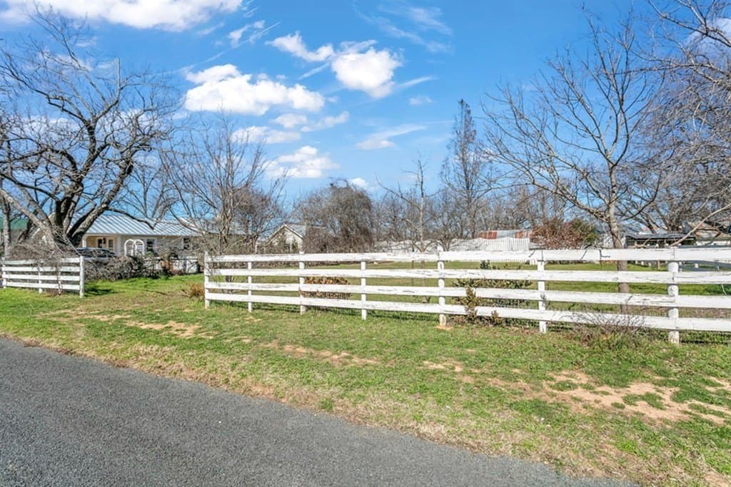 0.18 acres in Gillespie County gallery image 2