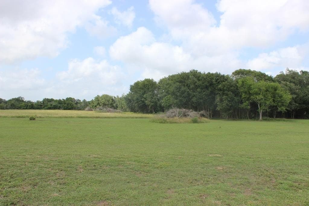 1 acres in Palacios Area County