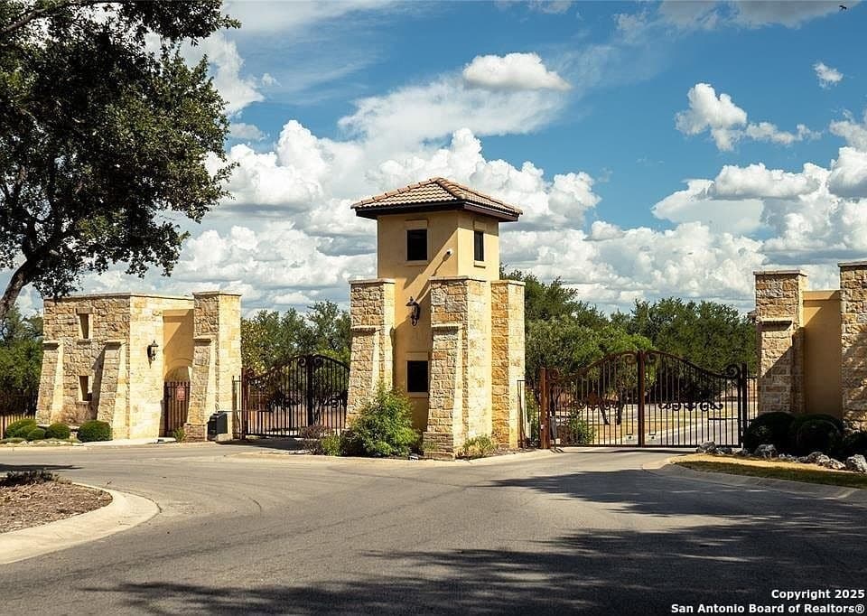 1.02 acres in Comal County - photo 15