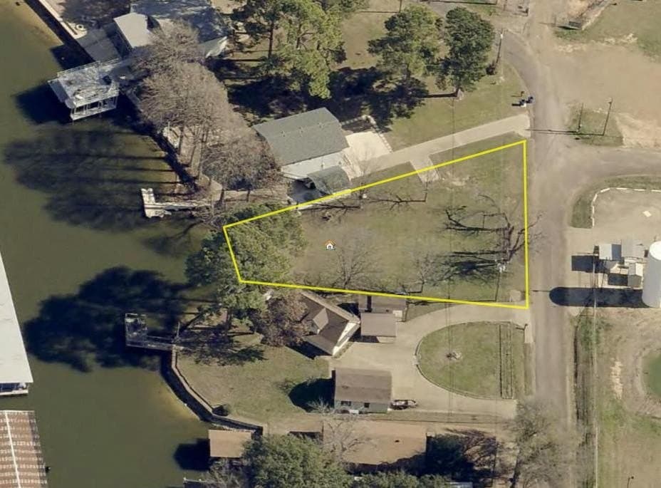0.27 acres in Henderson County - photo 11