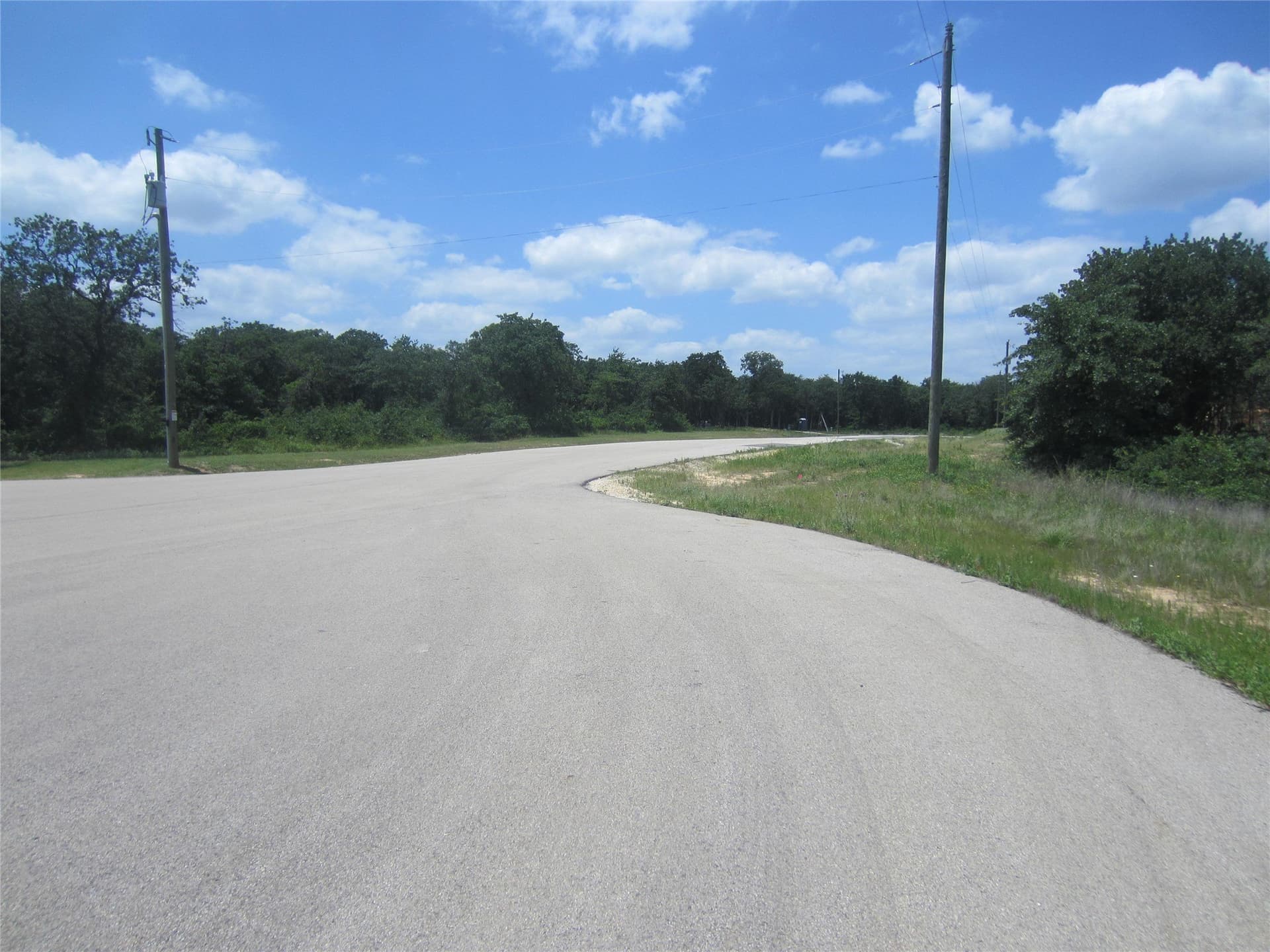 2.01 acres in Hood County gallery image 2