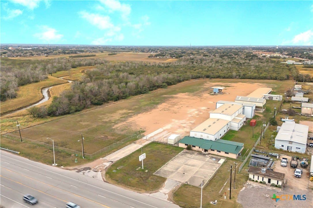 16.2 acres in Victoria County - photo 2