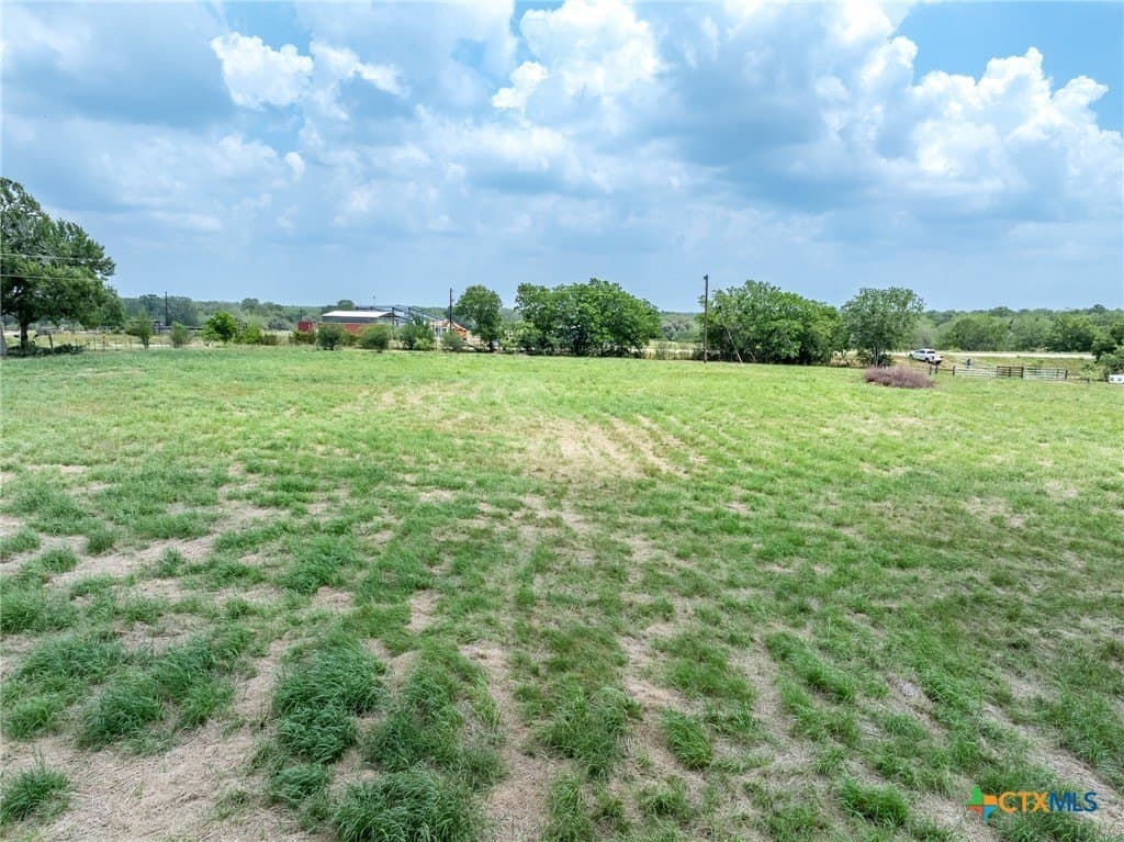4 acres in Gonzales County - photo 6