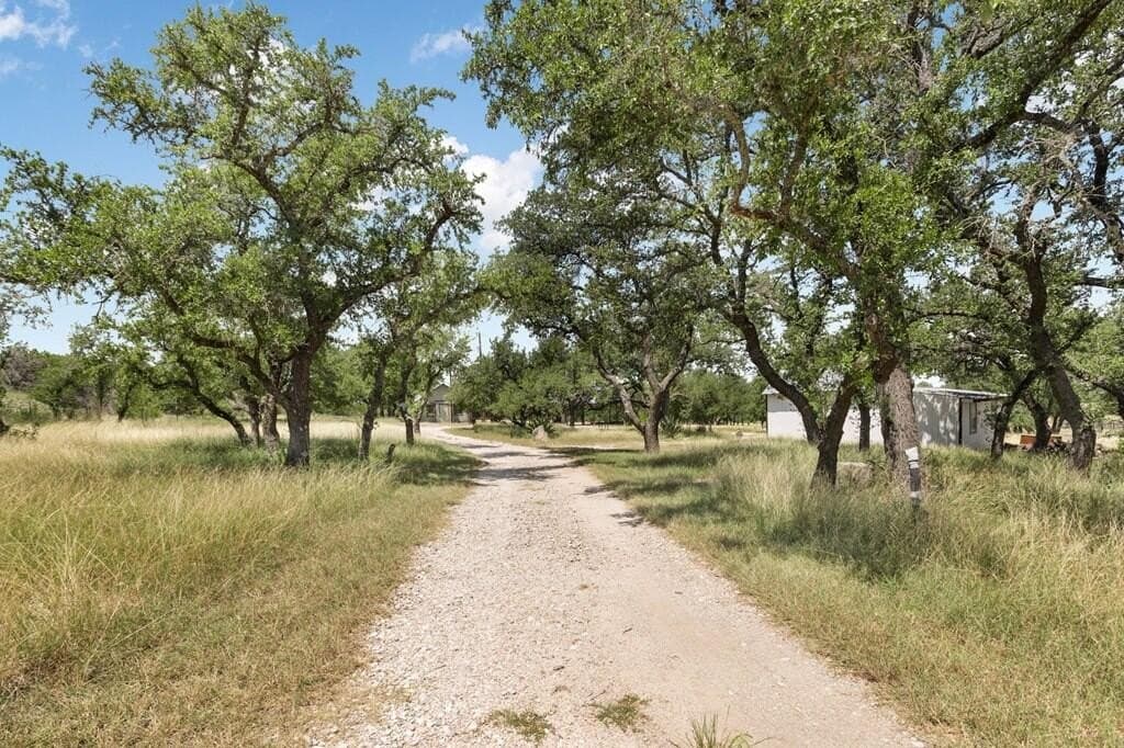 10 acres in Gillespie County - photo 3