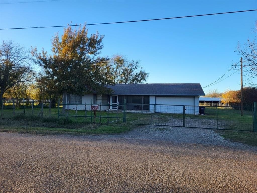 11 acres in Bosque County gallery image 4