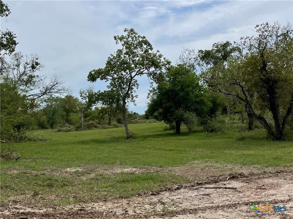 5.01 acres in Victoria County gallery image 2