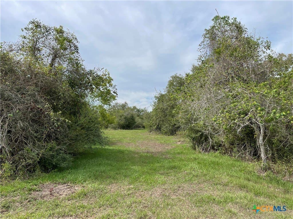 5.01 acres in Victoria County