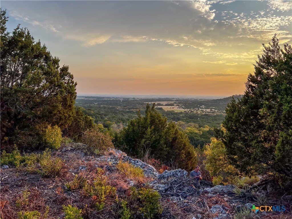 10.02 acres in Lampasas County