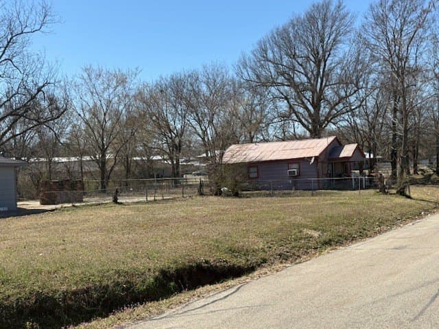 0.1 acres in Lamar County - photo 2
