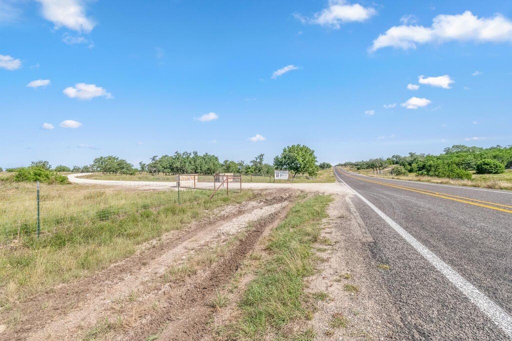 16 acres in Kerr County - photo 5