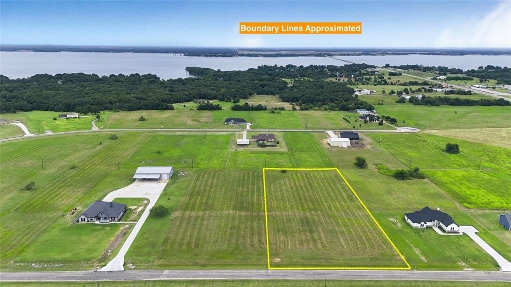 2.01 acres in Navarro County