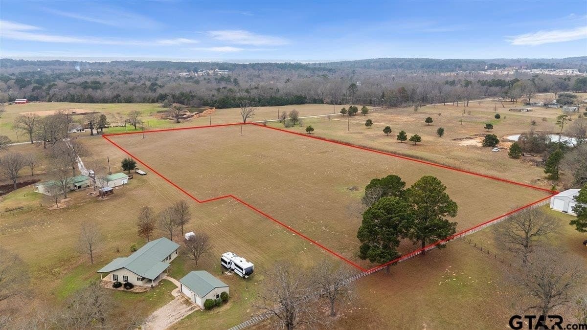 7.89 acres in Smith County gallery image 3