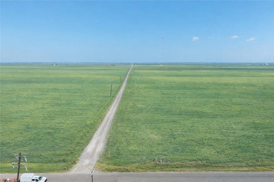 10 acres in Nueces County - photo 6