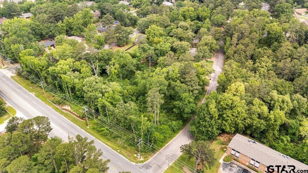 2.23 acres in Smith County