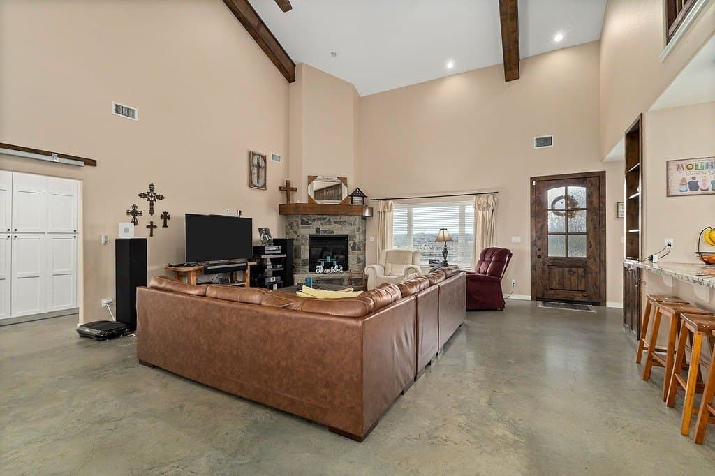 7.82 acres in Colorado County gallery image 4