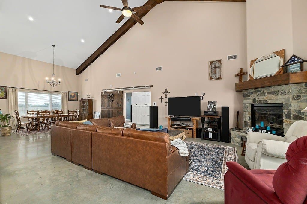7.82 acres in Colorado County gallery image 3
