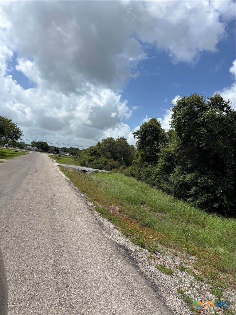 1.95 acres in Calhoun County gallery image 2
