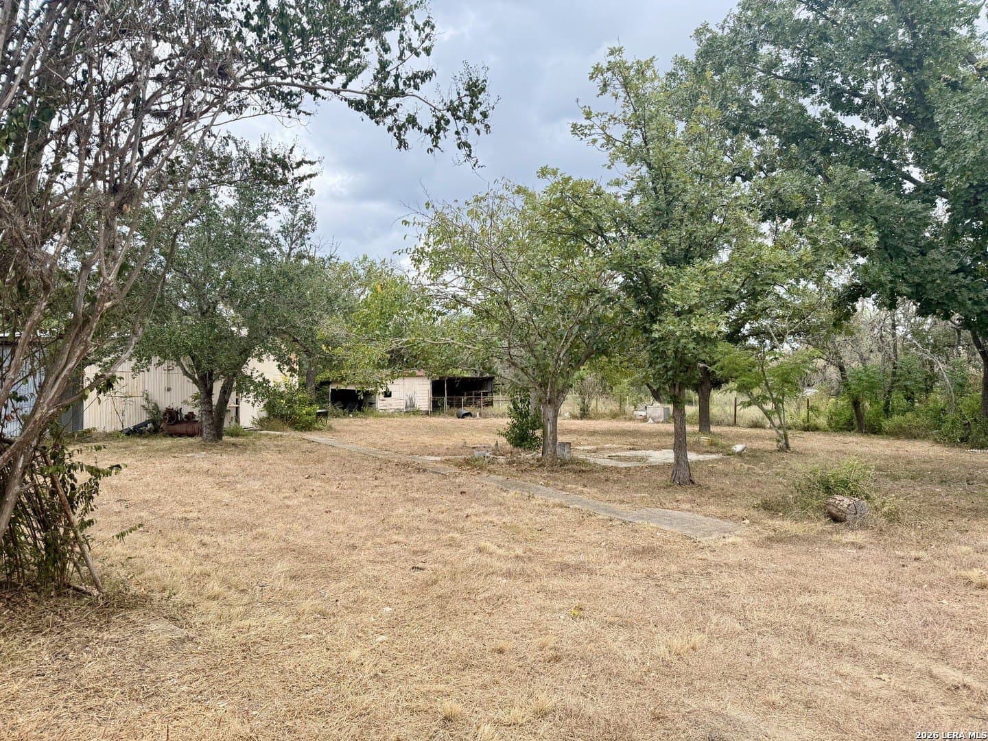 1.38 acres in Bandera County - photo 4