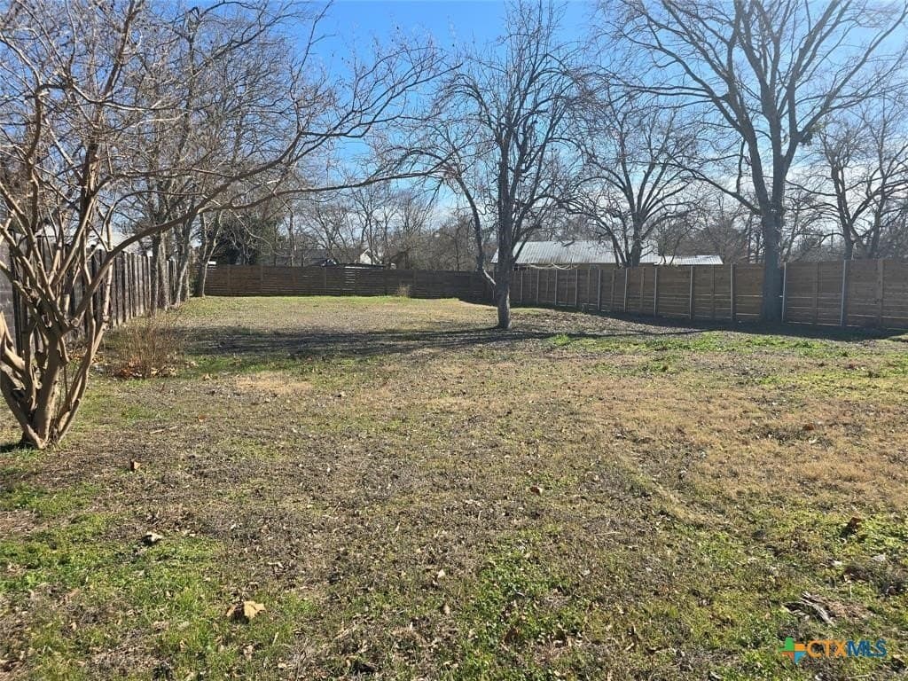 0.17 acres in Bastrop County gallery image 4
