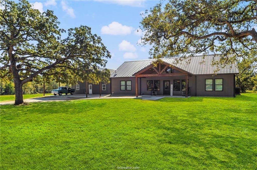 28 acres in Leon County