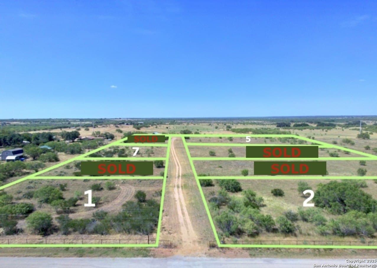 0.45 acres in Frio County gallery image 3