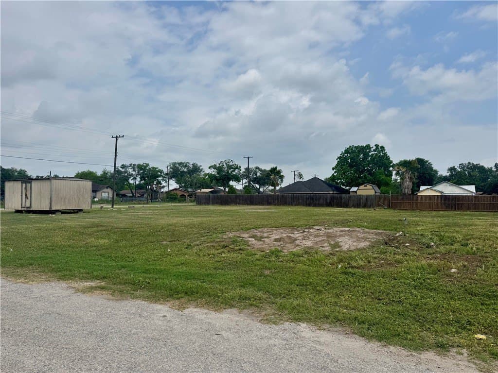 0.43 acres in Jim Wells County - photo 9