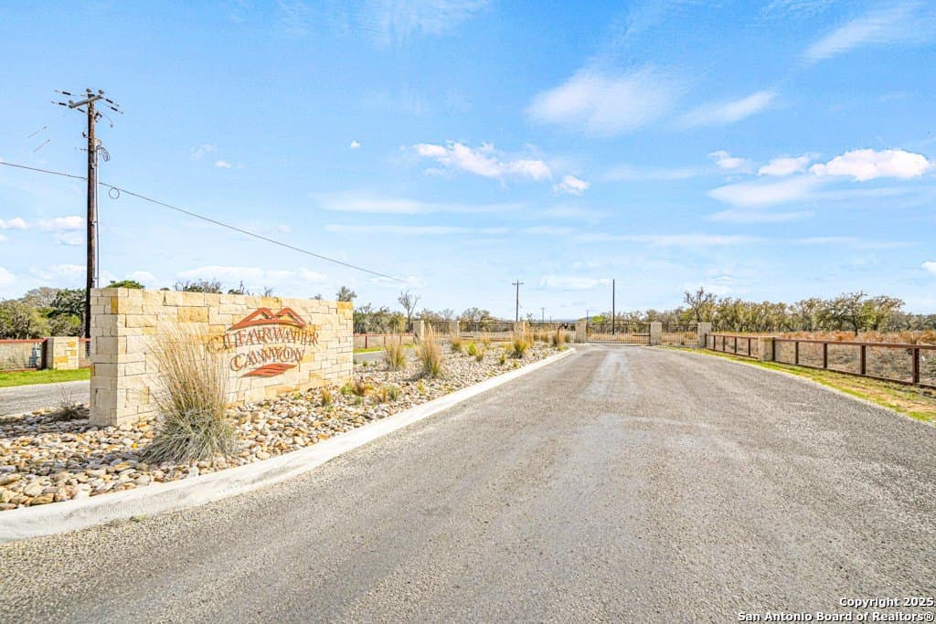 5.12 acres in Bandera County gallery image 2