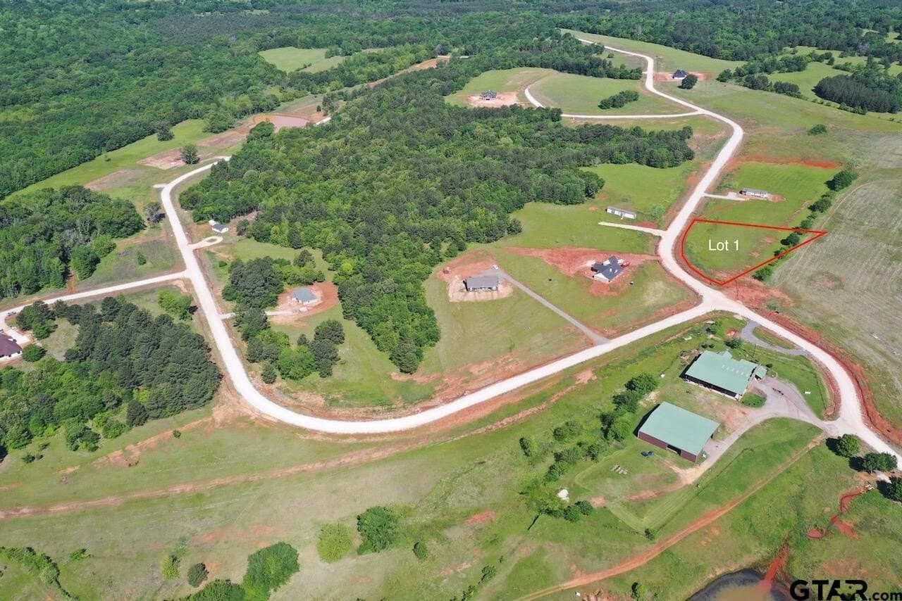 1.62 acres in Smith County gallery image 4