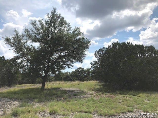 5.74 acres in Bandera County gallery image 3