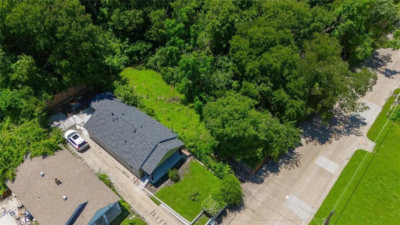 0.1 acres in Dallas County - photo 3
