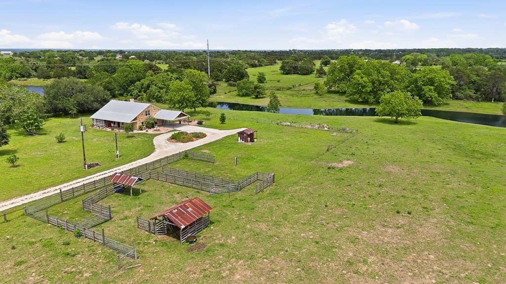 18 acres in Fayette County gallery image 3