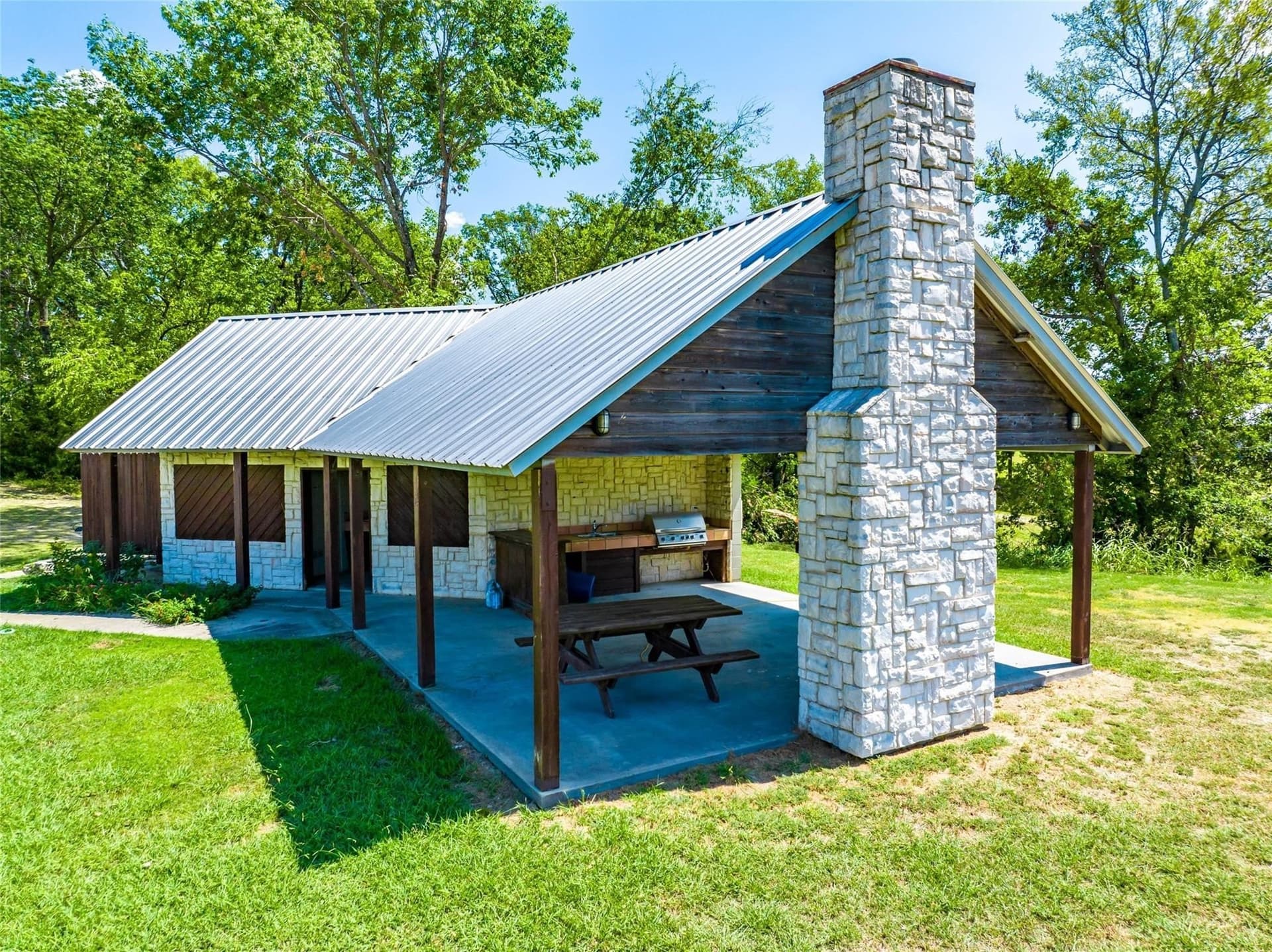 0.35 acres in Hunt County - photo 9