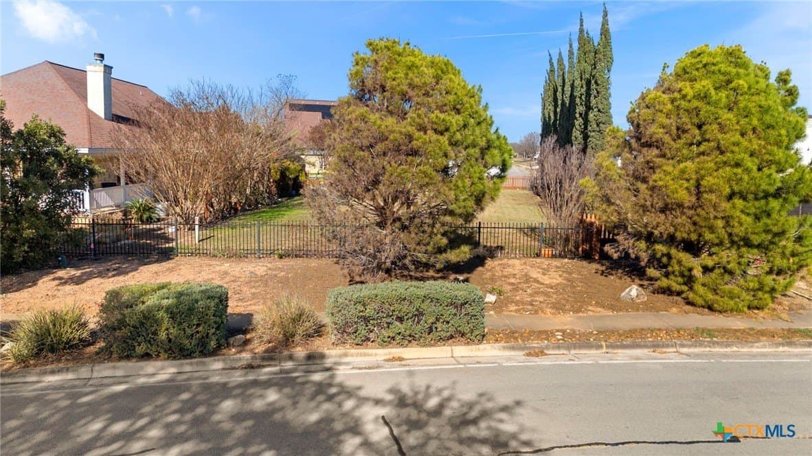 0.2 acres in Comal County - photo 10