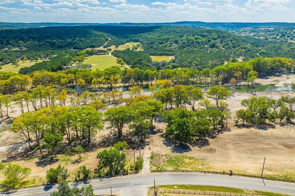 1.29 acres in Kerr County gallery image 2