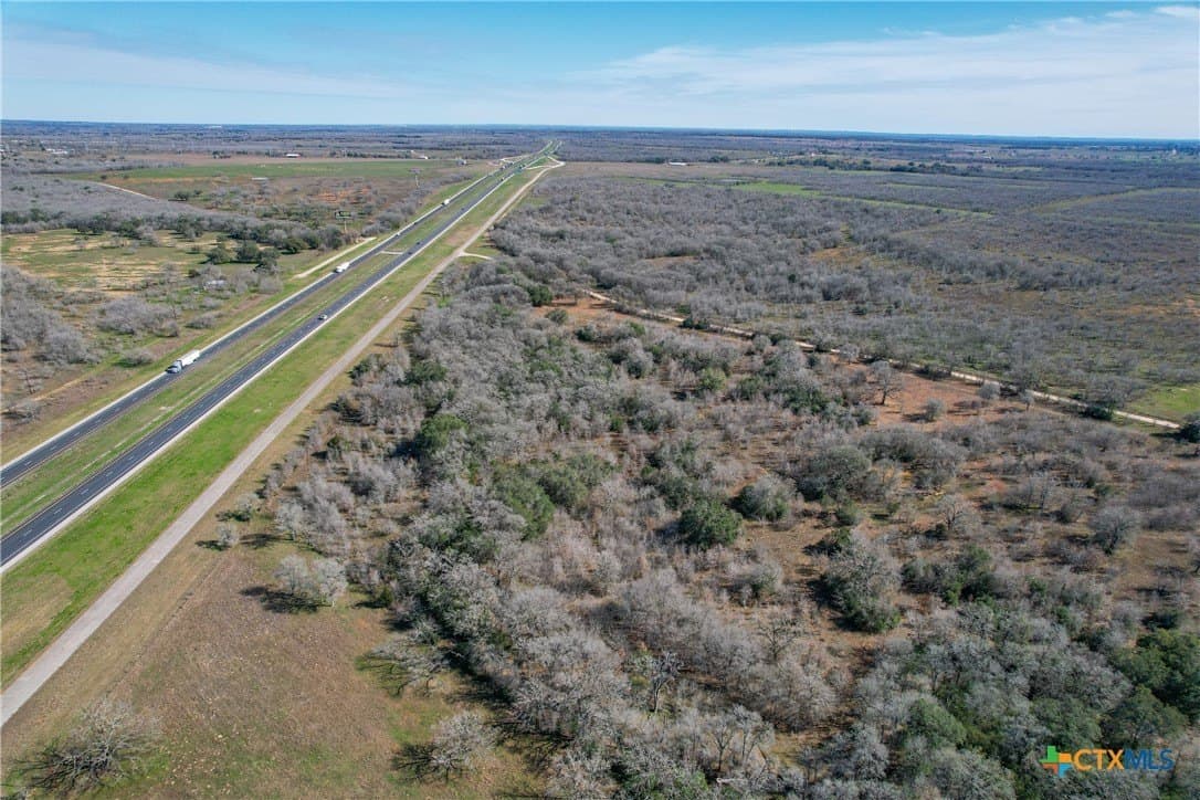 10.1 acres in Gonzales County gallery image 2