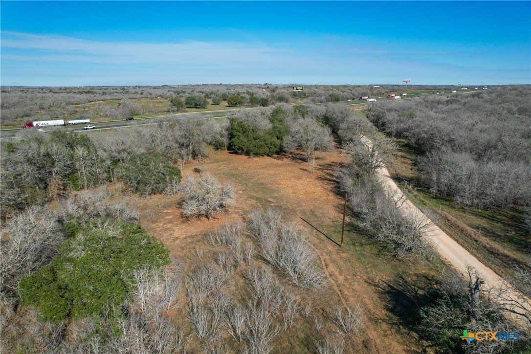 10.1 acres in Gonzales County gallery image 3