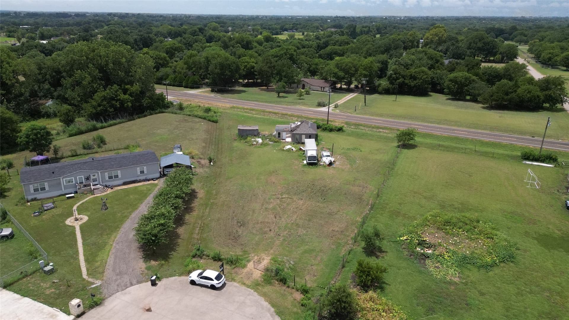 0.68 acres in Ellis County - photo 3