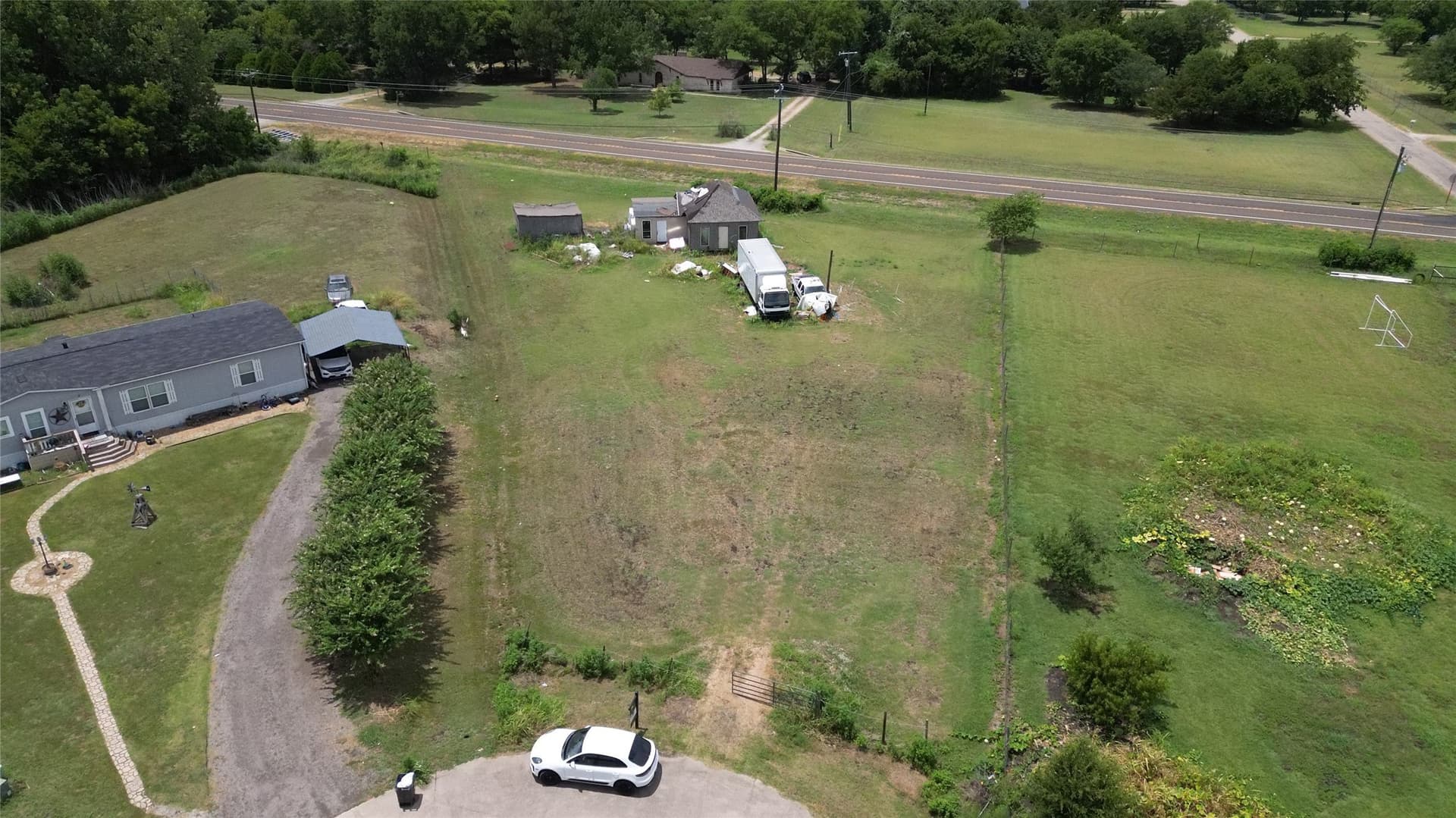 0.68 acres in Ellis County - photo 2