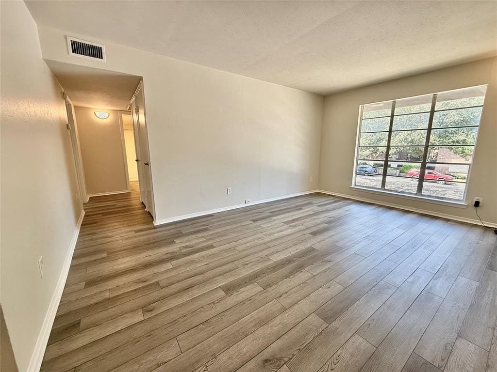 10.4 acres in Dallas County gallery image 2